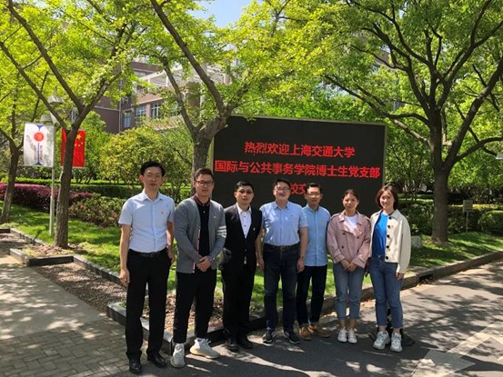 交大这片无垠沃土不仅仅用知识浇灌着代