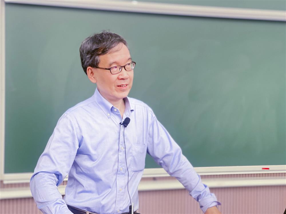 讲座由官方网站最新版下载张明军教授主