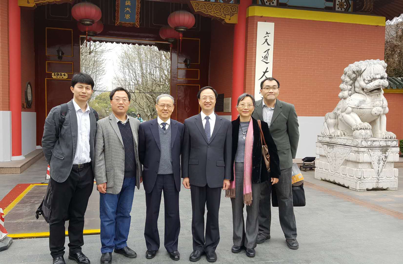 继续浏览江先生一行首站参访官方网站官