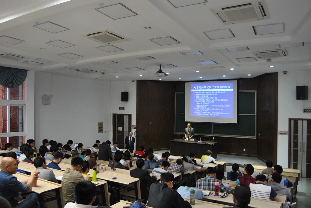 为广大师生带来题为“儒家社会的政权合