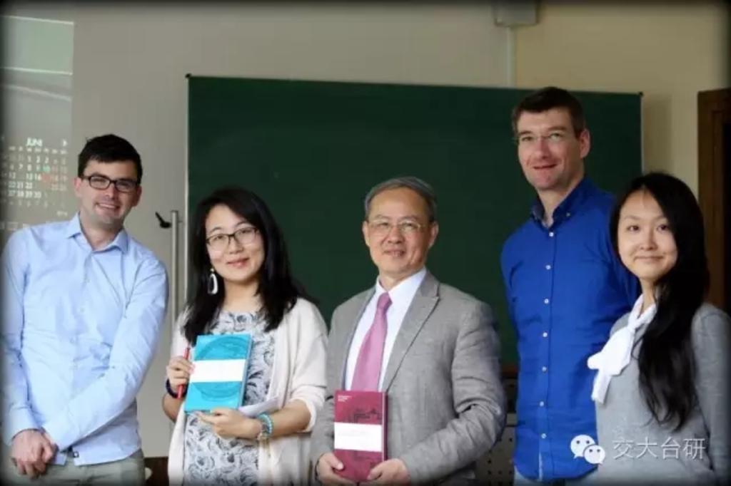 与欧洲多国学者进行广泛深入的交流