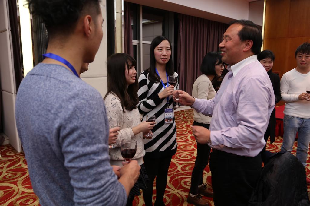 营员参观钱学森图书馆